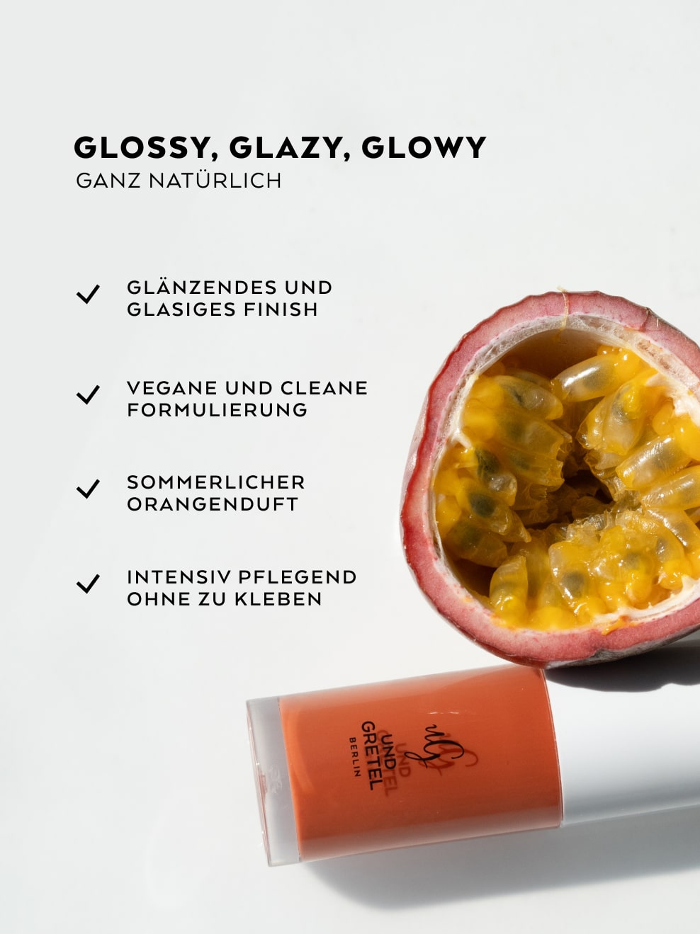 Informationsbild: 
Überschrift: Glossy, Glazy, Glowy
Ganz Natürlich
BulletPoints:
Glänzendes und glasiges Finisch
Vegane und cleane Formulierung
Sommerlicher Orangenduft
intensiv pflegend ohne zu kleben
an der Seite sieht man eine halbe Passionsfruch und Gliz 03