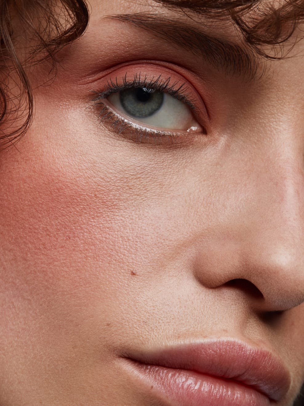 Nahaufnahme Model geschminkt mit Imbe Multi Shadow 02