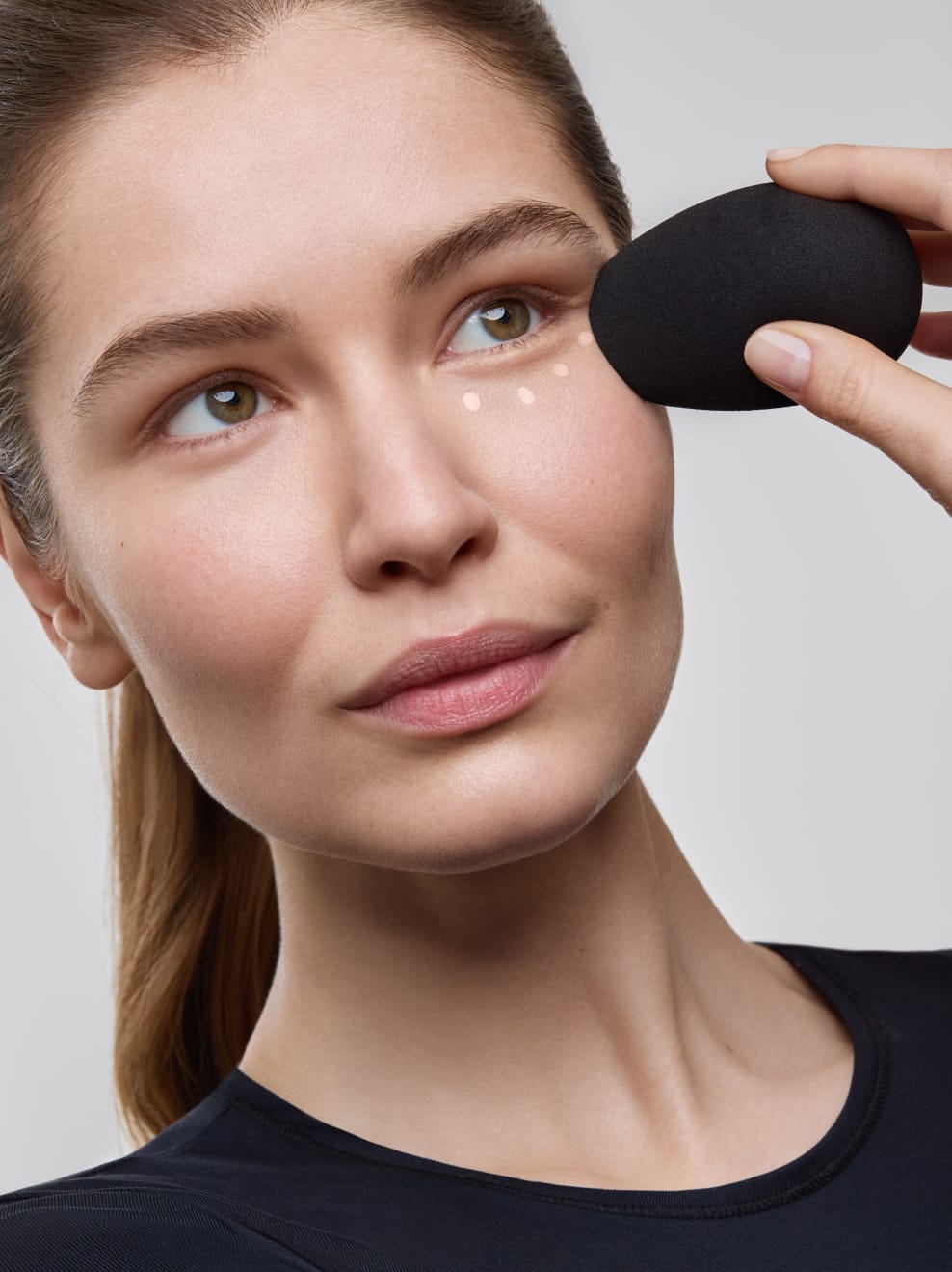 Model nutzt Make Up Blender