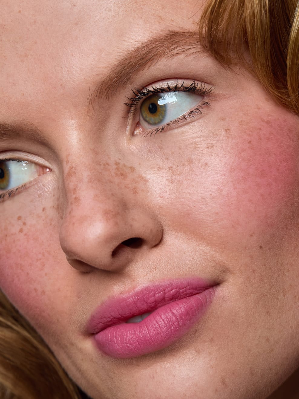 Model mit VARWE Cream Color 06