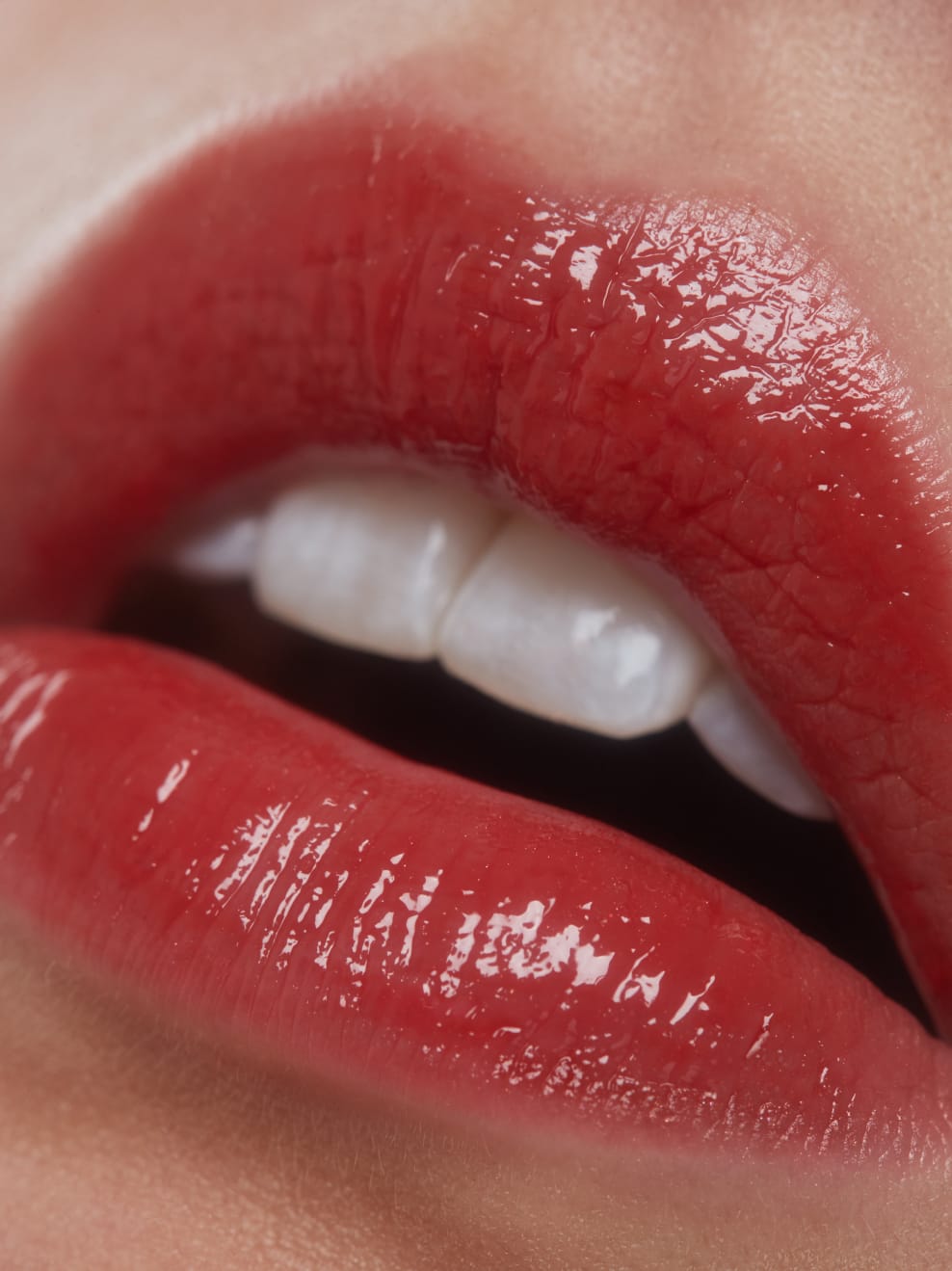 Nahaufnahme Lippen geschminkt mit Knutzen 01