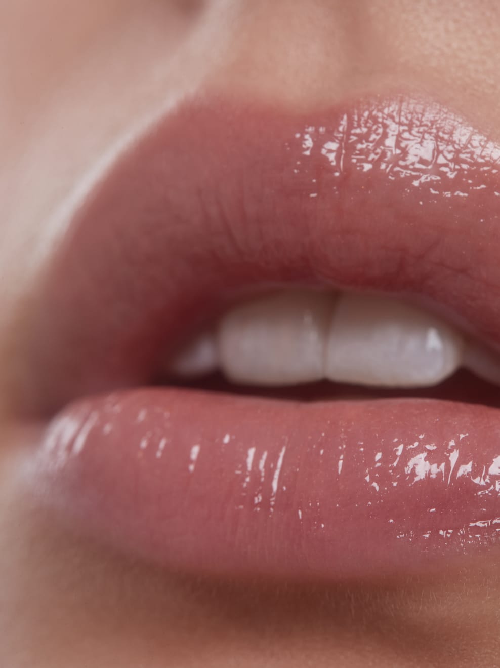 Nahaufnahme Lippen geschminkt mit Knutzen 07