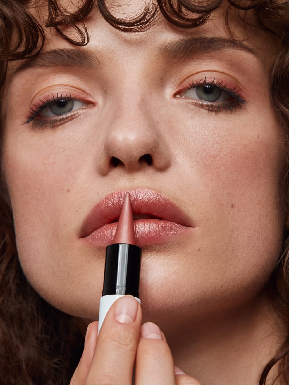 Nahaufnahme Model trägt Luk 05 am Auge und auf den Lippen