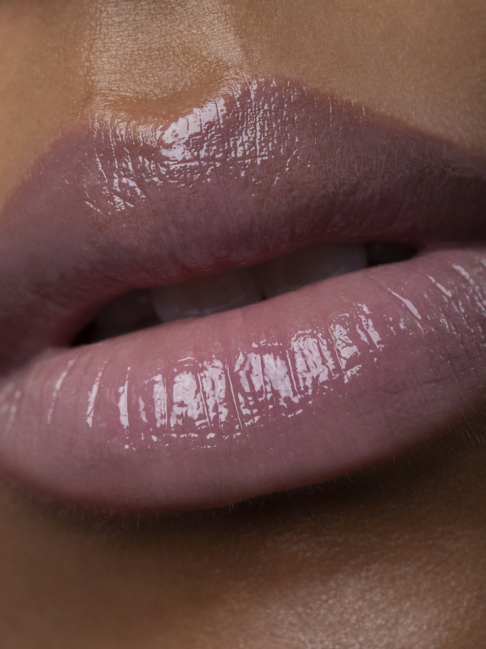 Nahaufnahme Lippen geschminkt mit Knutzen 10
