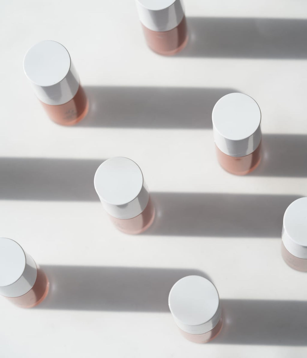 GLIZ Lip Oils auf weißem Boden
