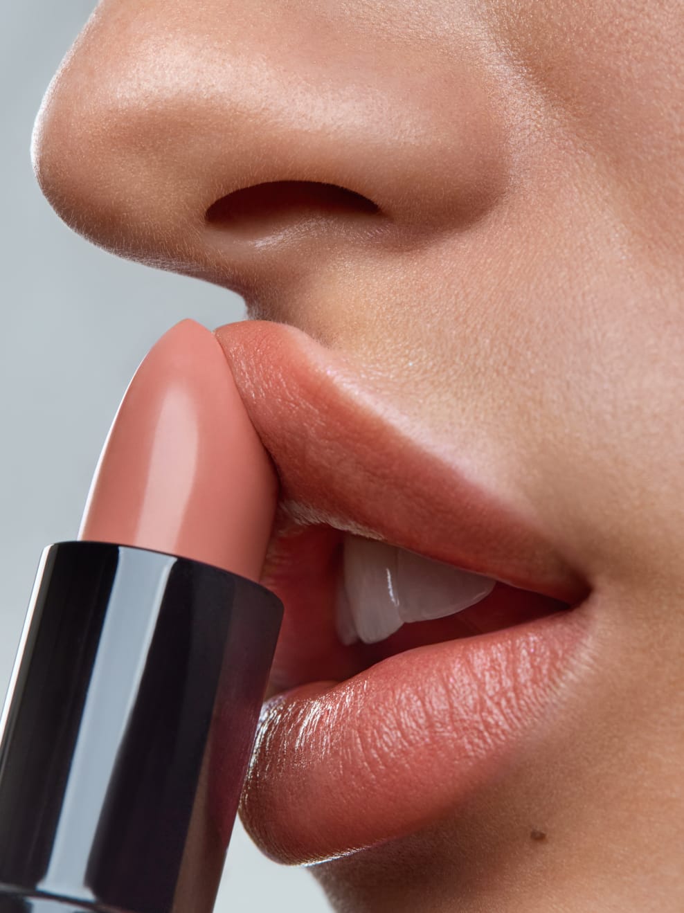 UND GRETEL TAGAROT Lipstick Apricot