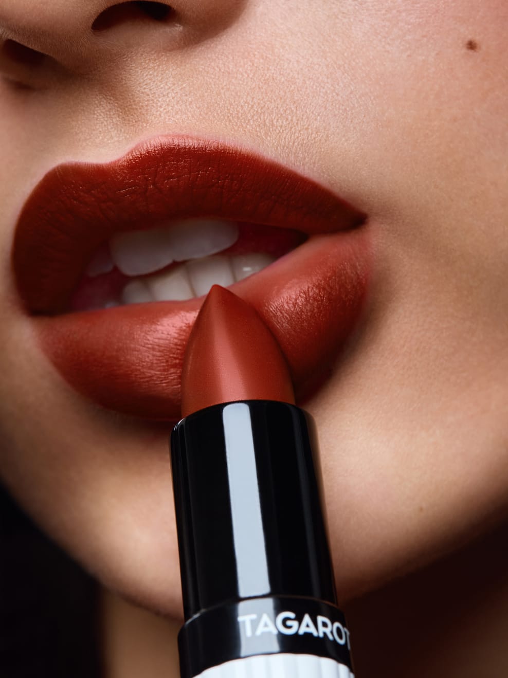 UND GRETEL TAGAROT Lipstick Spicy Red