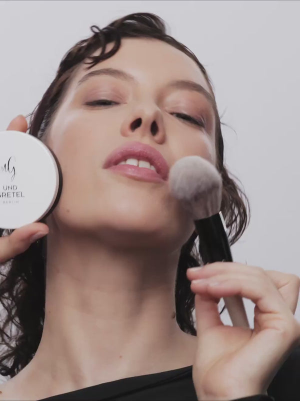 WOLKEN Compact Powder Tragevideo 01